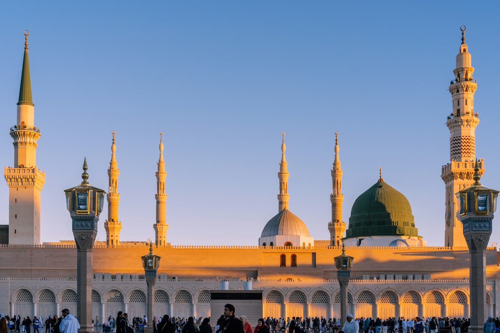 Al-Masjid an-Nabawi in Madinah during an Umrah journey